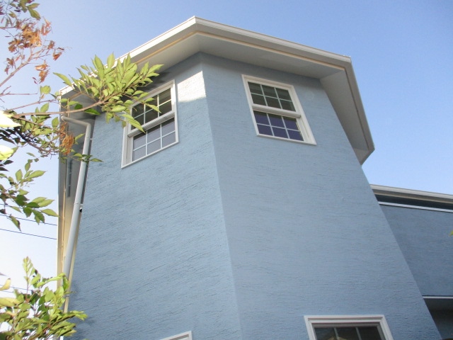 塗り物外壁のカワイイ家