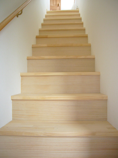 無垢材の階段