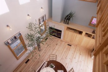 無垢材フローリング・無垢材の階段・無垢材モールディング・木製サッシ・木製玄関ドア・木製室内ドア